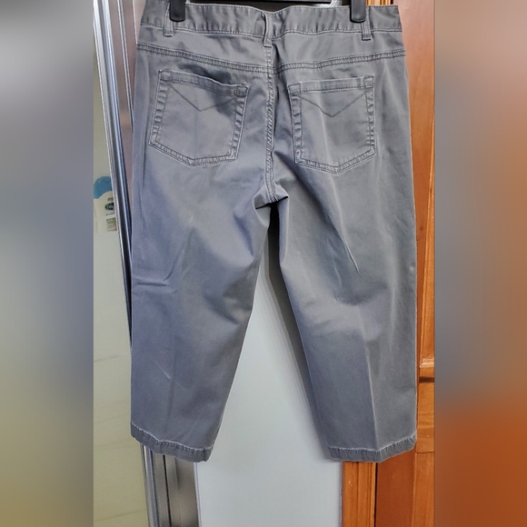 Capris - Picture 2 of 4